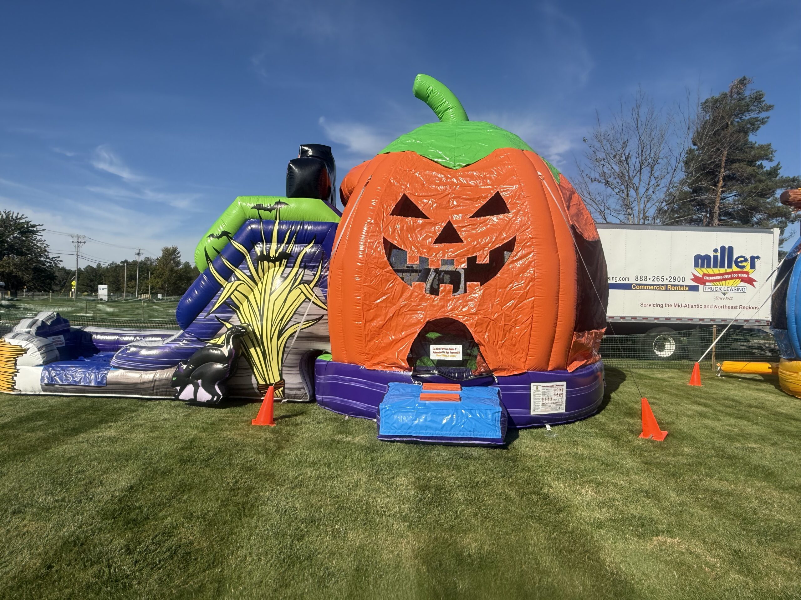 4a6195598b7a7251323e6da5224e73004ad066363f980585b7fa1153e60b0d72 scaled Must-Have Rentals for a Successful Fall Festival